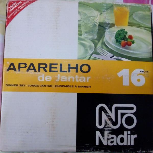 Aparelho de Jantar Nadir Figueiredo c/ 16 peças, vidro