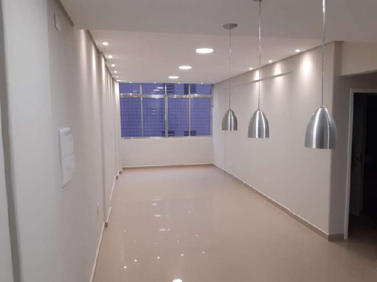 Apartamento com 2 Quartos à Venda, 80 m² por R$ 420.000