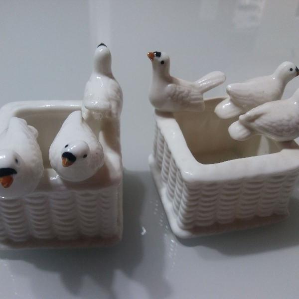 bibelô, cesta com passarinhos em porcelana alemã