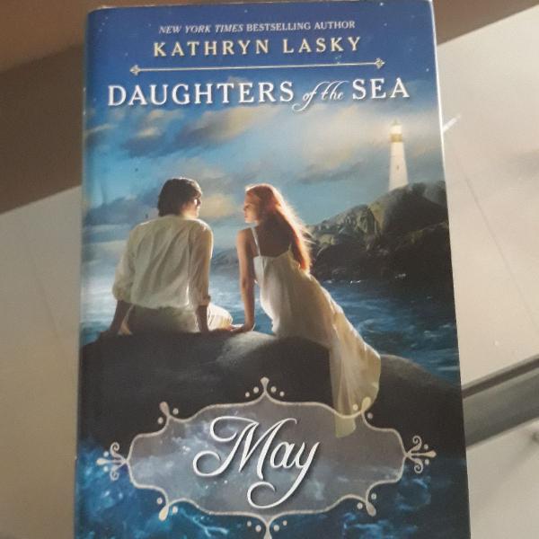 livro inglês daughters of the sea