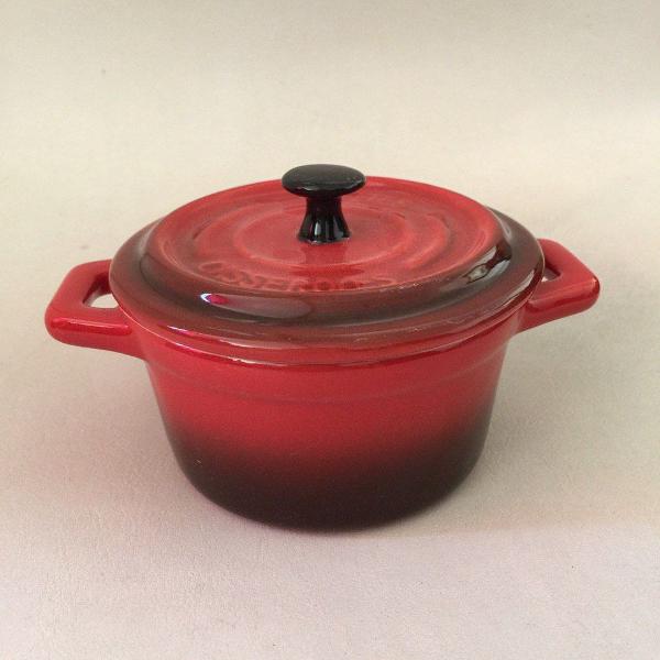 mini casserole vermelha redonda