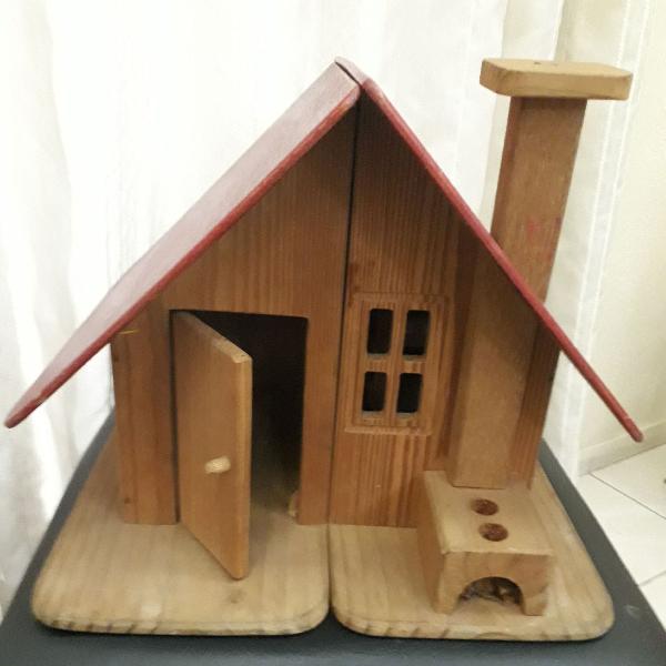 miniatura de casa de madeira
