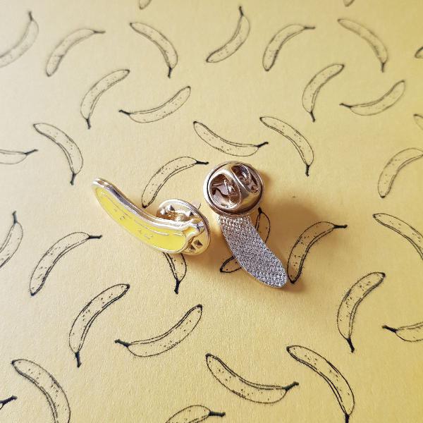 pin esmaltado em metal de banana