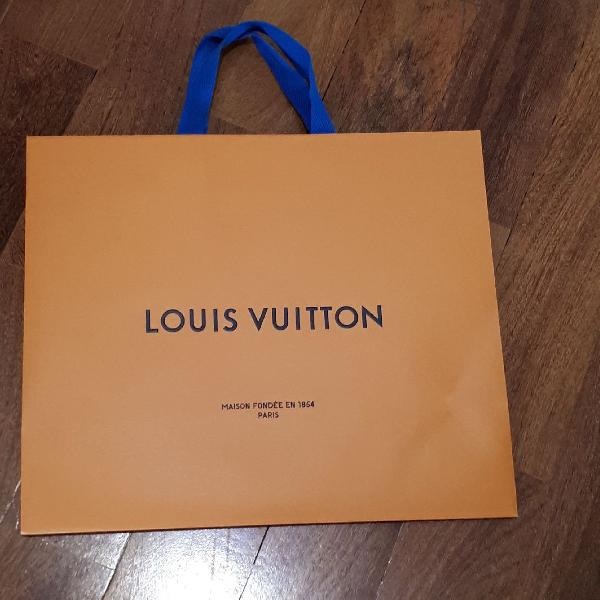 sacola de papel Louis Vuitton