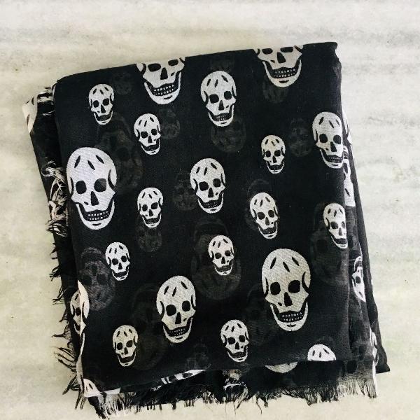 echarpe de caveiras