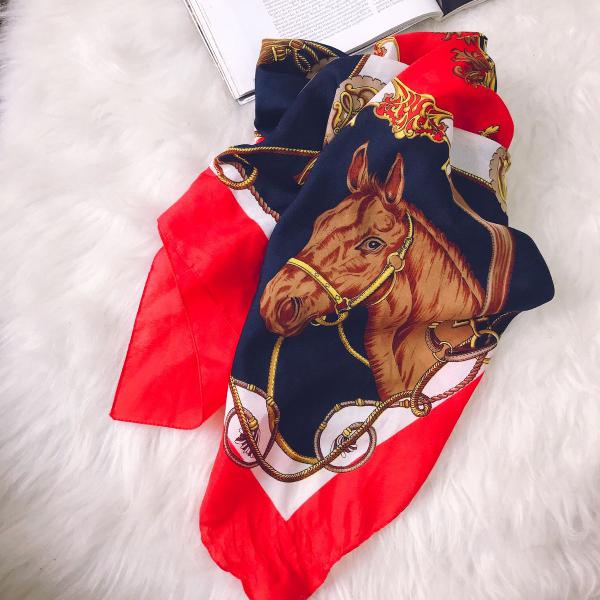 lenço estampado horses