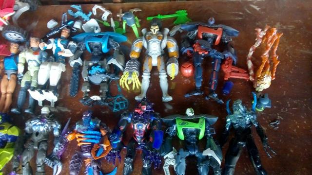 Bonecos Max Steel e Elementor