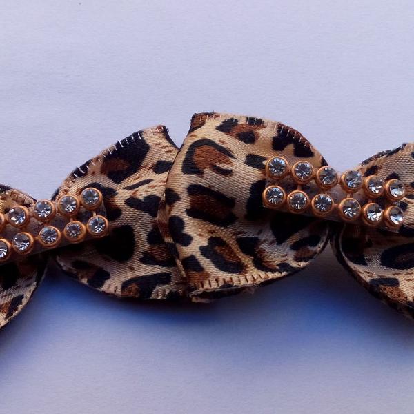 Par de presilhas laço com strass