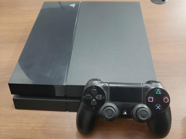 Ps4 com 8 jogos