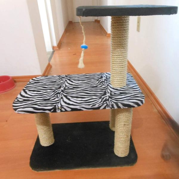 arranhador de dois andares para gatos