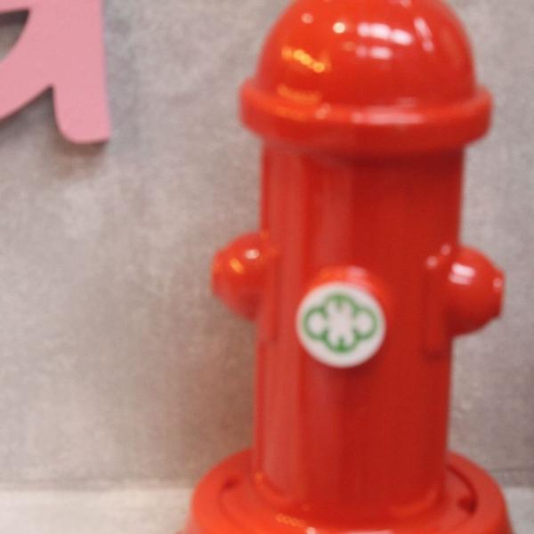 hidrante vermelho