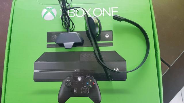 B.a.r.b.a.d.a xbox one completo com kinect e 2 jogos