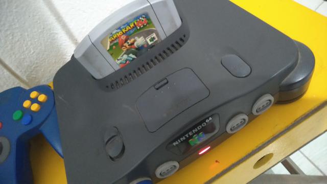 Nintendo 64 - 2 controles e 1 jogo