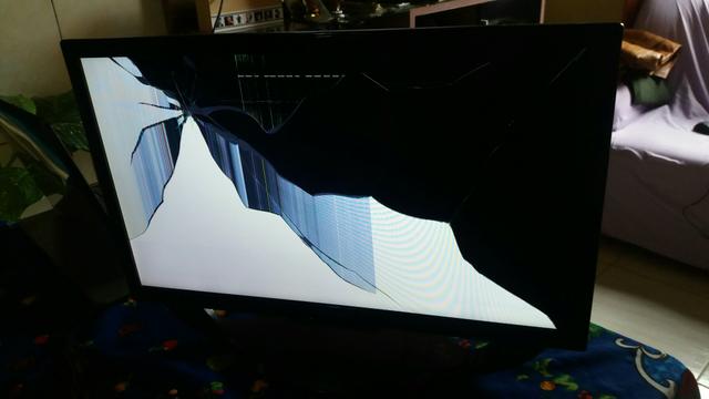 Tv 24 cce liga display quebrado