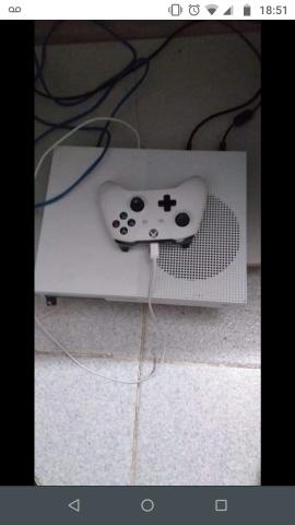 Xbox One S - 1 TB + Controle