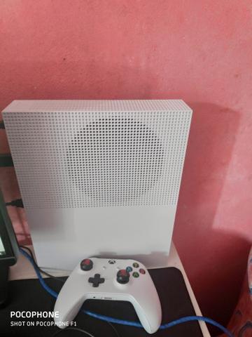 Xbox One S + 1 controle