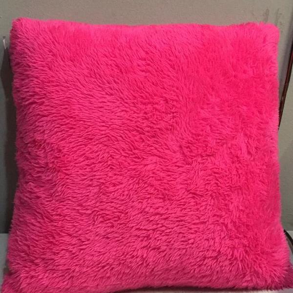 almofada felpuda rosa