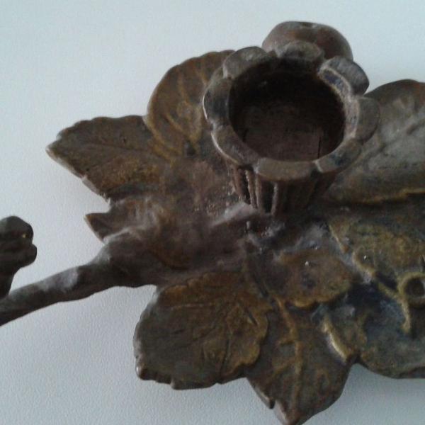 antigo castiçal de mão em bronze porta vela