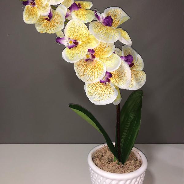 arranjo de flor artificial orquídeas