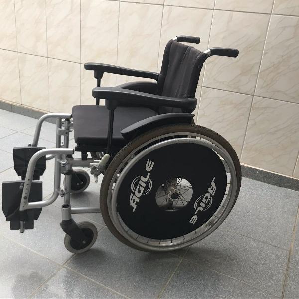 cadeira de rodas, agile. capacidade para 120kg