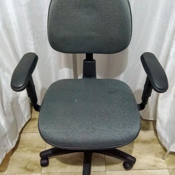 cadeira executiva cinza