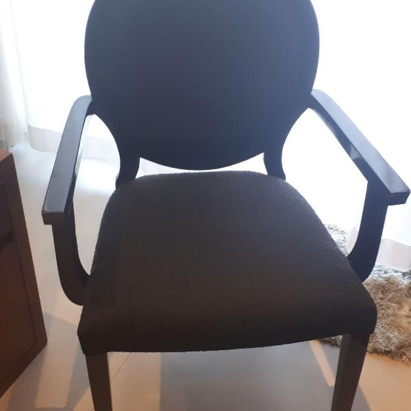 cadeira medalhão maravilhosa preta laqueada com