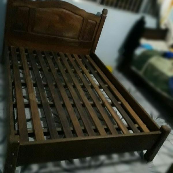 cama de madeira maciça