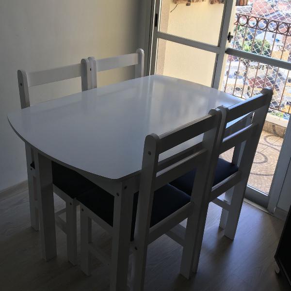 conjunto mesa e cadeiras