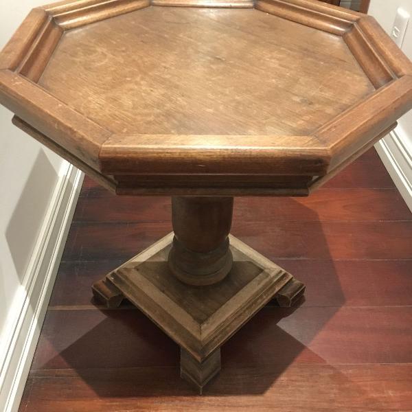mesa apoio oitavada em madeira escura maciça com pé