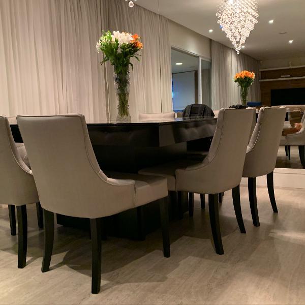 mesa de jantar com 8 lugares