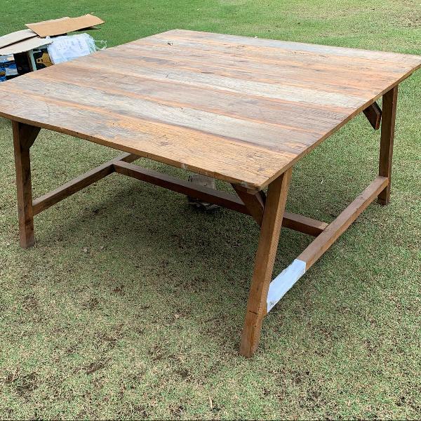 mesa de jantar quadrada em peroba