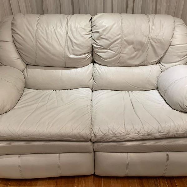 sofá em couro legítimo