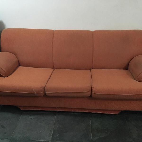 sofa de tres lugares super confortável