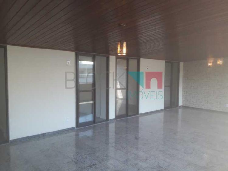 Apartamento com 3 Quartos para Alugar, 140 m² por R$