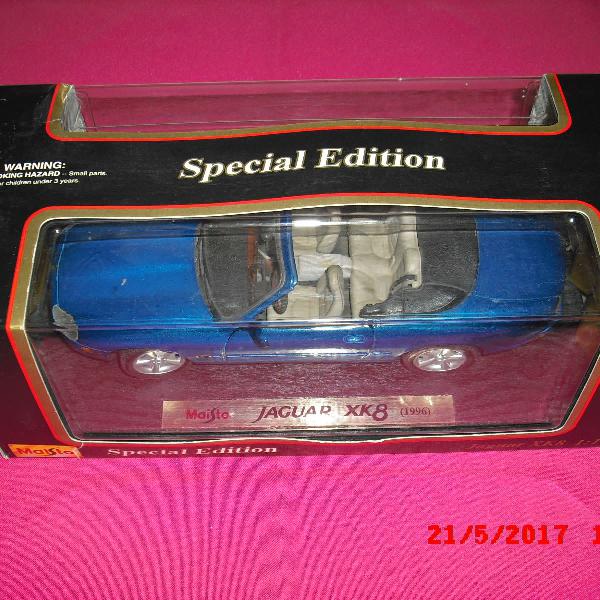 Caarinho Jaguar XK8 de coleção 1:18
