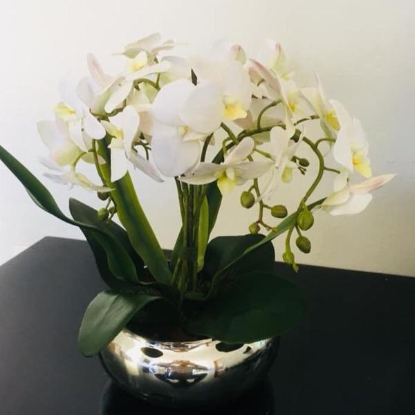 arranjo de orquídeas 5 hastes em vaso espelhado
