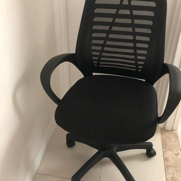 cadeira preta diretor