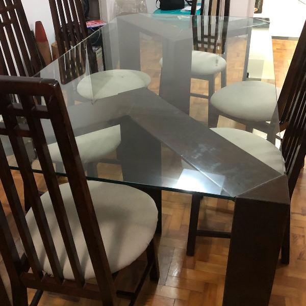 mesa de jantar com tampo de vidro e 6 cadeiras