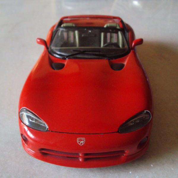 miniatura dodge viper bburago