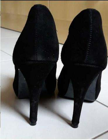 Ankle Boot preta tamanho 37
