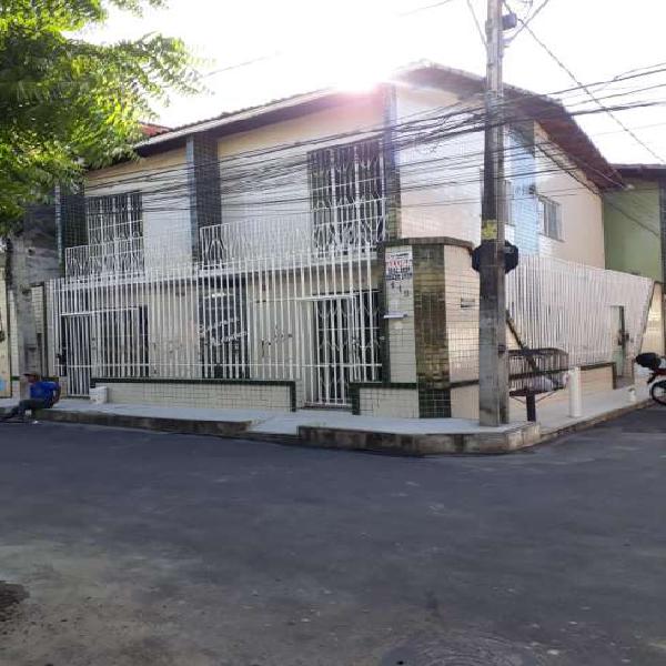 Apartamento com 1 Quarto para Alugar, 52 m² por R$ 600/Mês