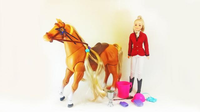 Boneca Barbie Americana Kari Michell com cavalo Hipismo