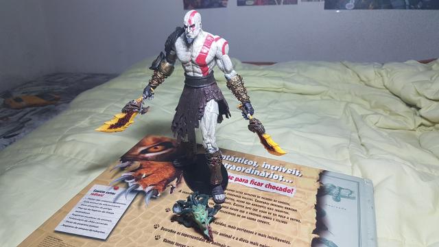 Boneco Kratos god of war e cabeça de medusa