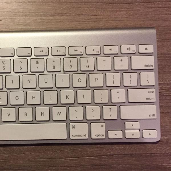 Teclado Apple c/ defeito