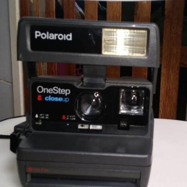 camera polaroid close up