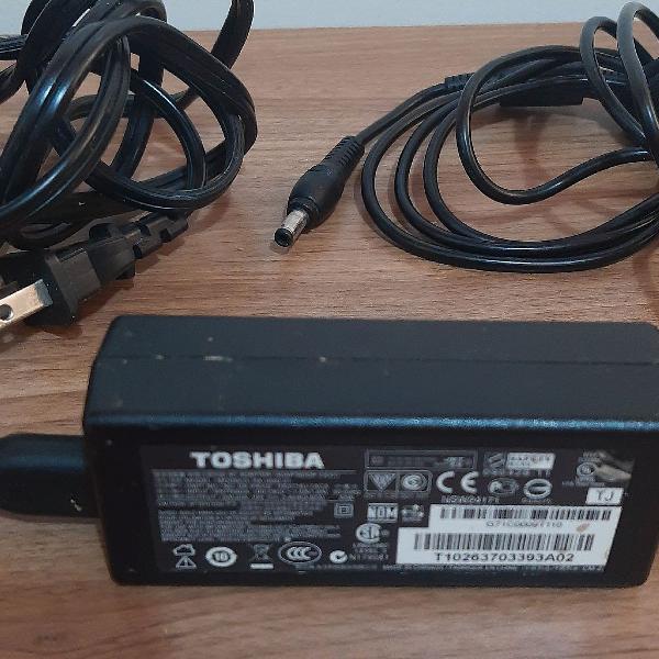 carregador fonte de notebook toshiba