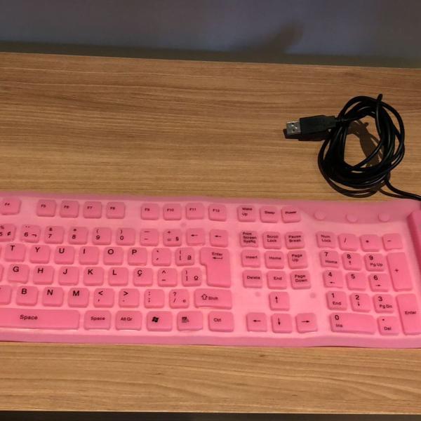 teclado rosa de borracha
