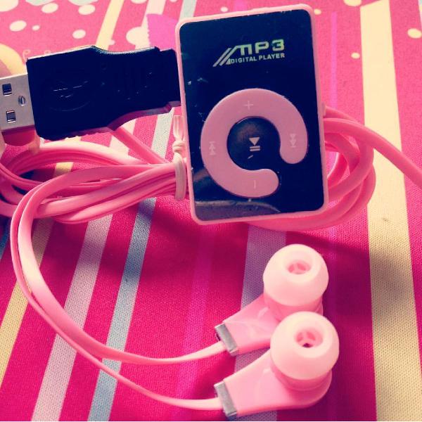 MP3 - cor rosa, preto e roxo.