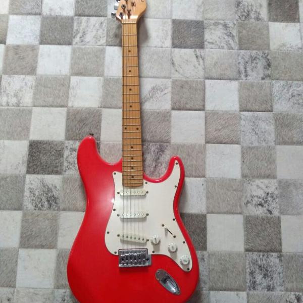 a guitarra é da austin