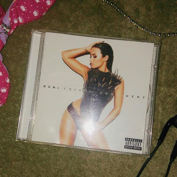 cd "confident" (deluxe) de demi lovato